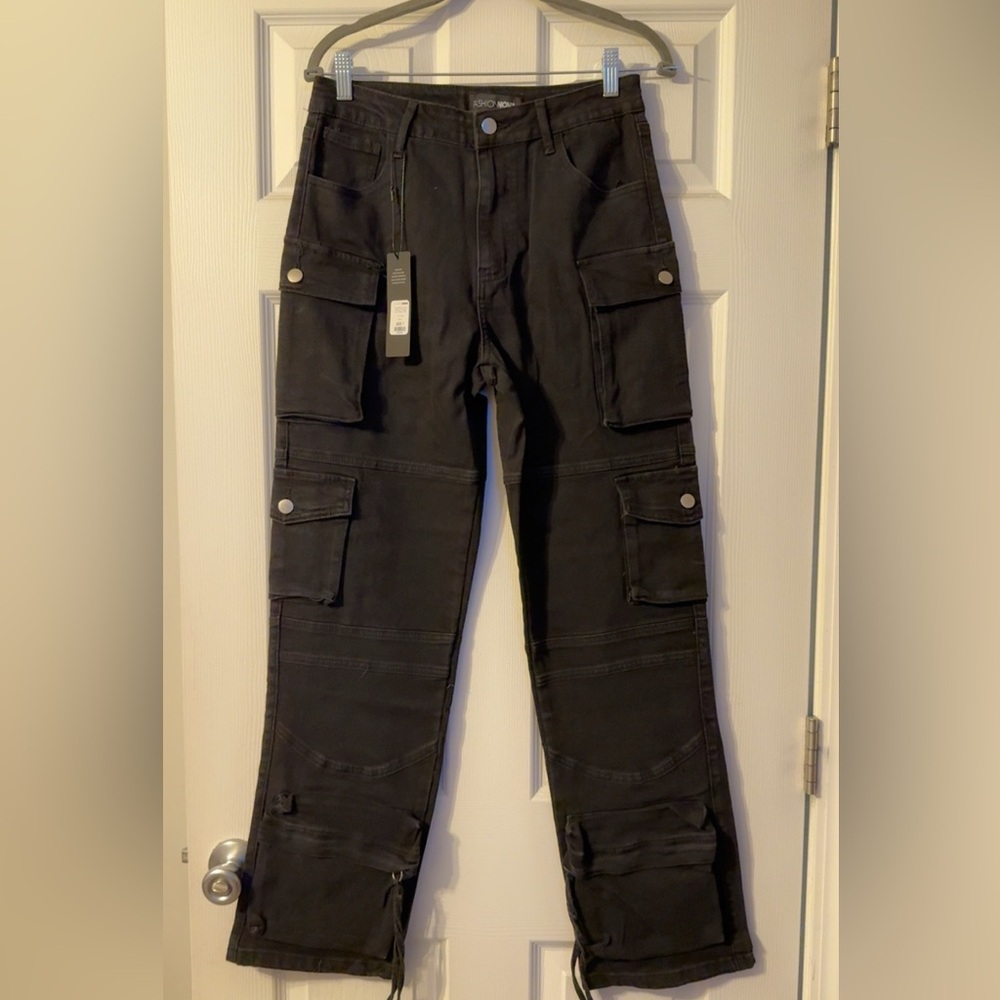 Fashion Nova Black Cargo Jeans (stretch) size 7